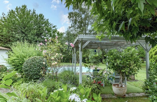 Chancelade House | La Combe Aux Loups – Spacious House with Pool, Garden, and Terrace in Marsac-sur-l'Isle