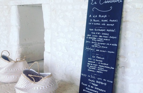 Reaux House | La Distillerie: Beautiful 2 bed Cottage in the Vines with heated swimming pool