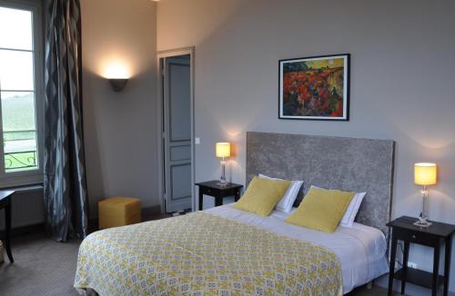 Beychac-et-Caillau House | La France - Gite Chateau