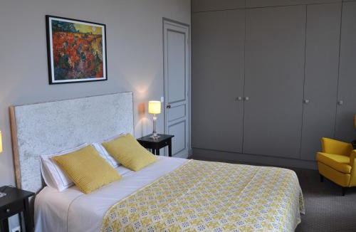 Beychac-et-Caillau House | La France - Gite Chateau