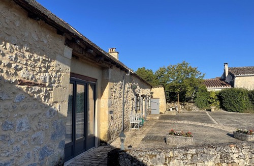 Beaumont-du-Perigord House | La Grange Dordogne - Traditional Barn, PRIVATE HEATED POOL in a Peaceful Hamlet