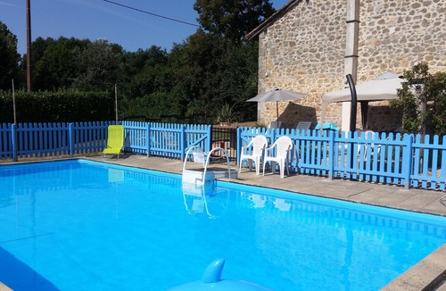 Saint-Estephe Cottage | La Grange, charming spacious 5 bedroom Gite in Saint-Estephe 24360 Dordognen n n