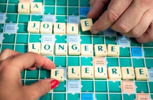 Le Gue-d'Allere Bed & Breakfast | La Jolie Longère Fleurie Roulotte avec piscine et grand jardin