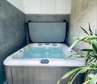 Saint-Bruno - Saint-Victor Apartment | La King Le 50 Suites and SPA