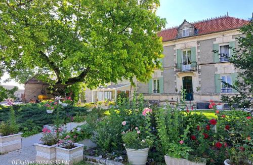Moings Apartment | La Métairie au milieu des vignes