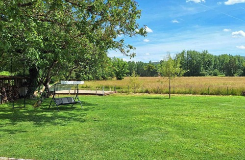 Saint-Pantaleon-de-Larche Apartment | La Maison Corré'Zen, Rated 3*. Heated swimming pool, Air conditioning,