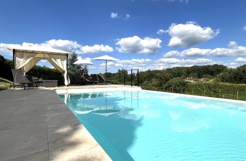 Saint-Aubin-de-Nabirat House | La Maison Hermitage, comfortable house with private heated pool