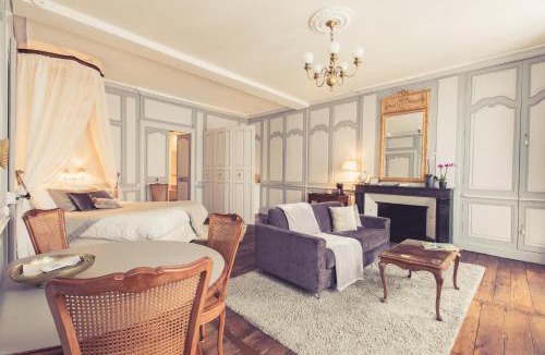 Poitiers Apartment | La Maison de la Liberté Suite Jeanne Barret
