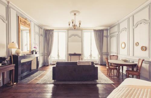 Poitiers Apartment | La Maison de la Liberté Suite Jeanne Barret