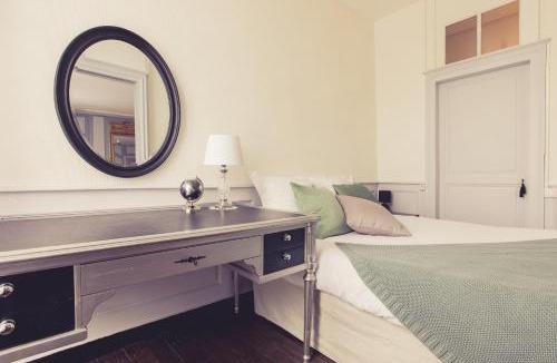 Poitiers Apartment | La Maison de la Liberté Suite Jeanne Barret