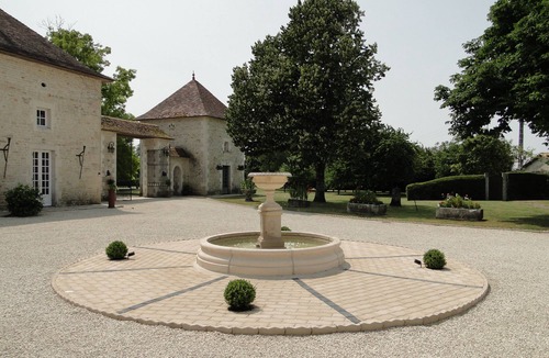 Bouin Apartment | La Maison De La RosarienEscape to the ultimate French countryside haven