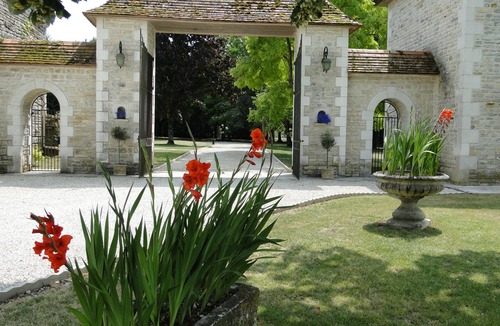 Bouin Apartment | La Maison De La RosarienEscape to the ultimate French countryside haven