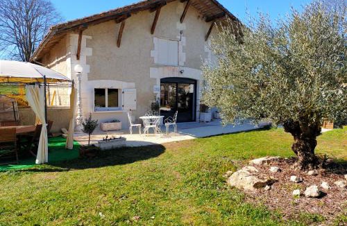 Aubeterre-sur-Dronne House | La Maison des oliviers
