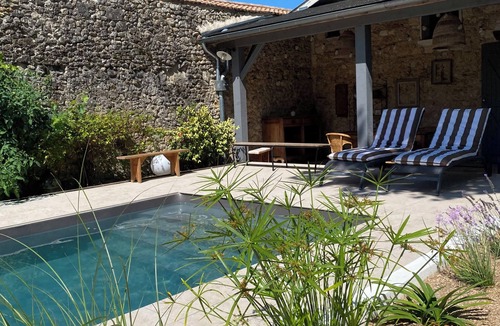 Lamarque House | La Maison des Vendangeurs - 2 person gîte with swimming pool