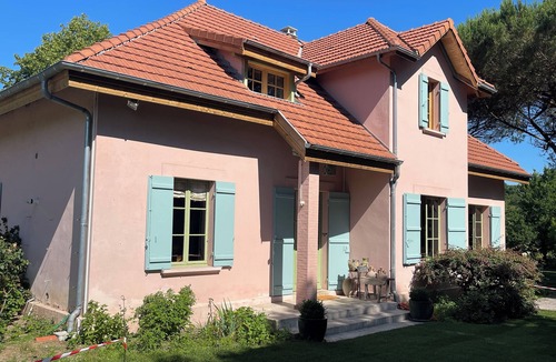 Saint-Julien-en-Born House | La Maison Rose 🌹