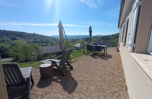 Cublac House | La Mirabelle (80m²) on the border of Corrèze/Dordogne with a beautiful view.