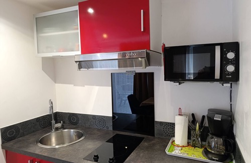 Soyaux Apartment | La Parenthèse Furnished apartment, Terrace, Garden. PKG Free Netfix BOx TV.