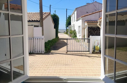 Port-des-Barques House | La Portbarquaise - waterfront house