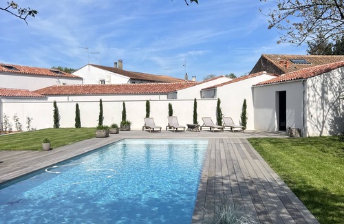 La Rochelle Villa | La Rochelle- Maison de Maître 250 m2 Dans Parc, Grande Piscine, 4 Suites