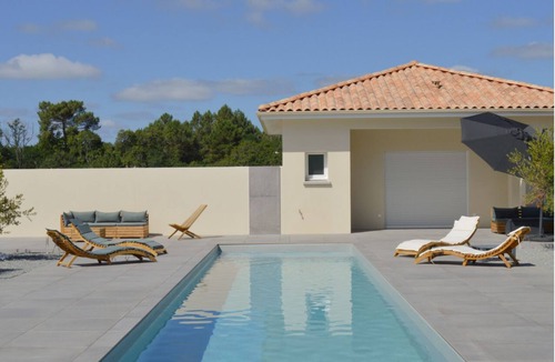 Saint-Laurent-de-Medoc Villa | La Tour Nairobi du Château Saint Laurent