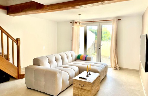 Saint-Jean-d'Angely House | La Touzetterie