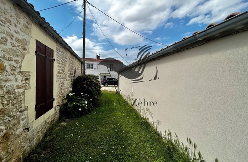 Port-des-Barques House | La Vieve - With private in-ground pool, just a stone's throw from the ocean