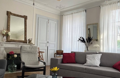 Aubusson Apartment | LA VILLA LOUANA 1 apartment 160 square meters, sobriety and elegance, 6 Adults