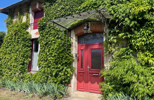 Valdivienne Villa | La Villa Rouge