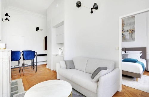 Grand Parc-Paul Doumer Apartment | Labruyère House - Royal Garden Suite