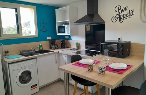Saint-Pardoux House | Lake on foot! Bright studio+mezzanine, TV, WIFI, terrace, parking, near village