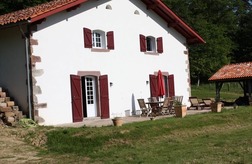 Saint-Jean-Pied-de-Port Villa | Large 18th century Basque house restored 16 to 20 people