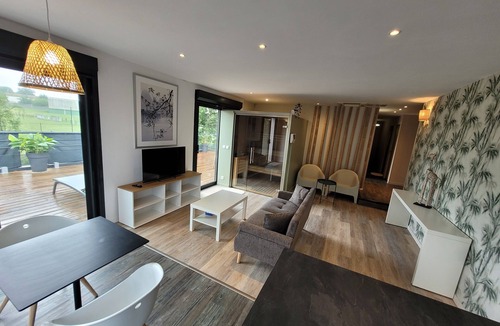 Fargues-Saint-Hilaire Apartment | Large apartment with hammam, sauna, terrace, between Bordeaux and Saint-Emilion