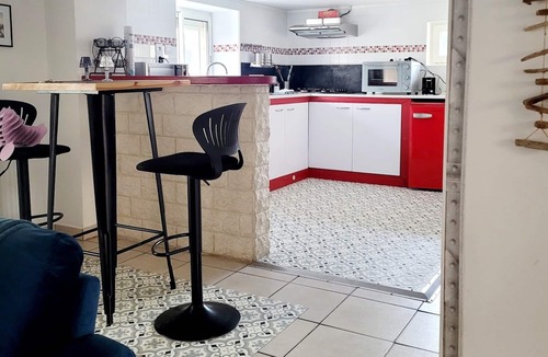 Trelissac Apartment | Large Appartment 50 sq m with heated spa ✦ south-facing garden