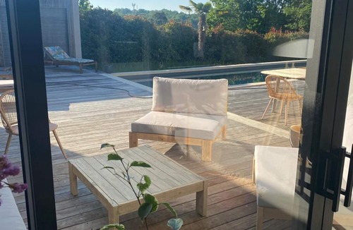 Pompignac House | Large architect-designed villa with swimming pool between sea and vineyards