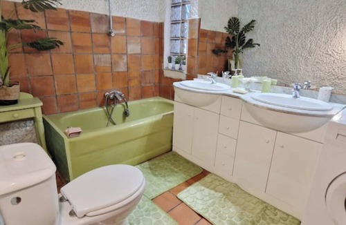 Brignac-la-Plaine House | Large campane house