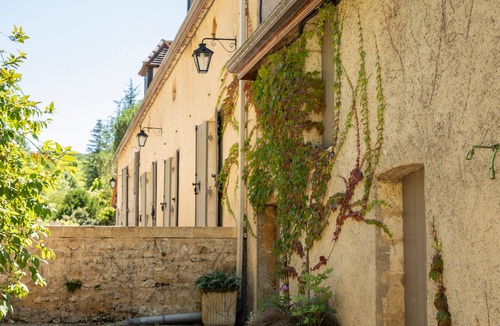 Pezuls House | Large character house with many spaces