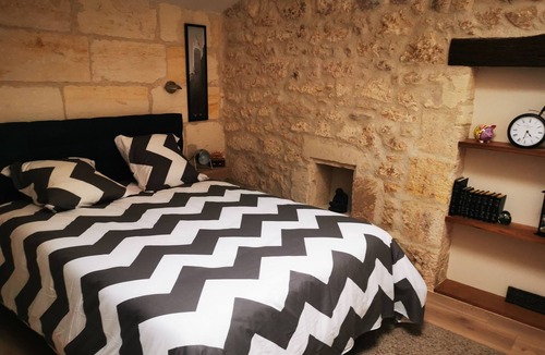 Libourne Apartment | LARGE COZY STUDIO LIBOURNE CENTER