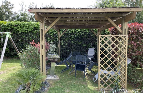 Saint-Palais-sur-Mer Cottage | Large family apartment with private garden, 100 m from the sea