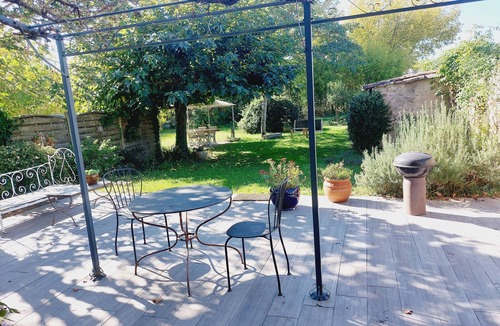 Villandraut Villa | Large house in a village on the edge of a forest