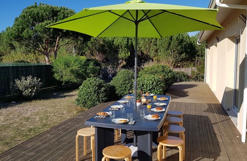 Vensac House | Large house near beach. 10 beds, 3 bathrooms. Lovely enclosed garden.