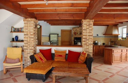 Saint-Ciers-du-Taillon Villa | Large luxury Villa located in beautiful countryside close to shops