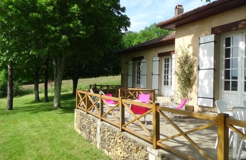 Montagnac-la-Crempse House | Large, quiet house surrounded by greenery 3 bedrooms - 2 bathrooms
