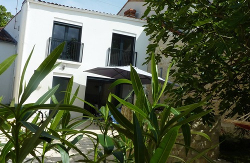 Dompierre-sur-Mer House | Large refurbished house in central village location