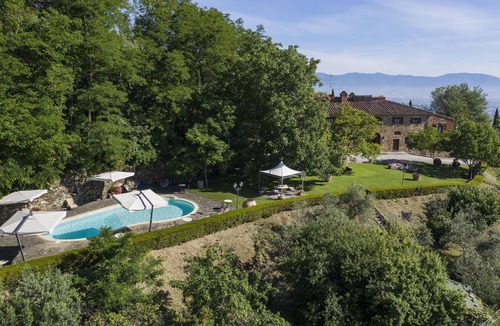 Carmignano Villa | Large villa for 14 to rent near Florence