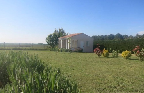 Etaules House | Lavender Lodge, sleeps up to 6 people,