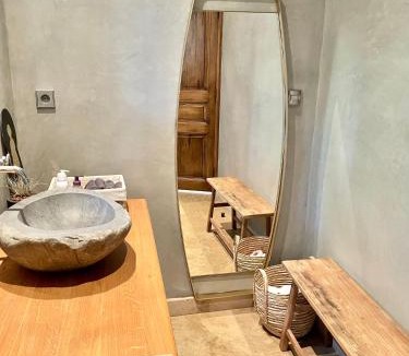 Le Tholonet Apartment | Lavish Villa First Floor with Pool & AC - Le Tholonet