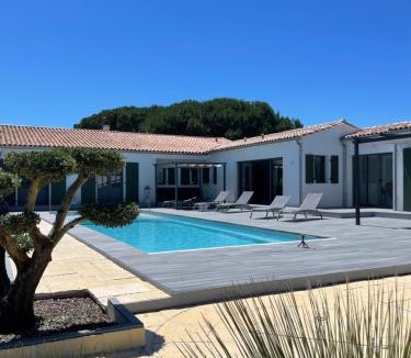 La Flotte House | Le 36 Maison d'hôtes Piscine & Spa