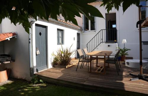Quartier du Stade House | Le 64