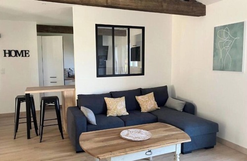 Saint-Sulpice-de-Cognac House | Le Chai des Annereaux, in the heart of the vineyards