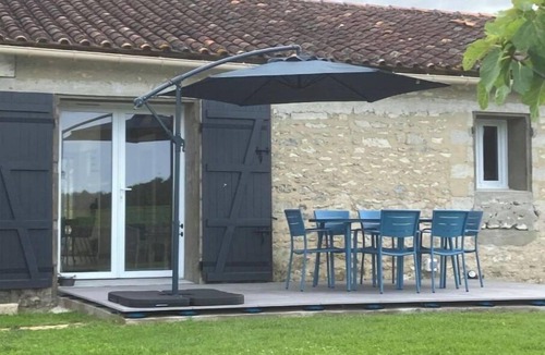 Saint-Sulpice-de-Cognac House | Le Chai des Annereaux, in the heart of the vineyards